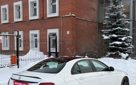 Mercedes-Benz E-Класс, 2019 год, 3 200 000 рублей, 4 фотография