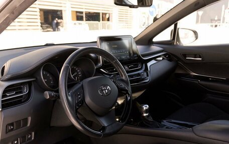 Toyota C-HR I рестайлинг, 2019 год, 2 392 000 рублей, 5 фотография