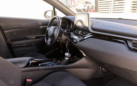 Toyota C-HR I рестайлинг, 2019 год, 2 392 000 рублей, 6 фотография