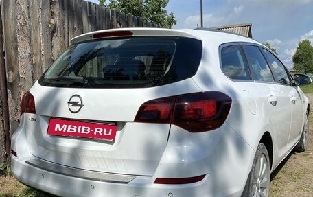 Opel Astra J, 2011 год, 970 000 рублей, 6 фотография