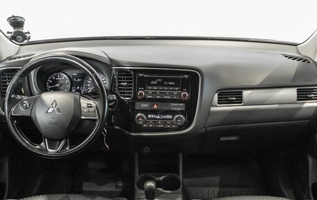 Mitsubishi Outlander III рестайлинг 3, 2015 год, 1 830 000 рублей, 6 фотография