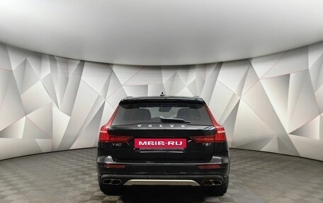 Volvo V60 Cross Country II, 2019 год, 2 597 000 рублей, 8 фотография