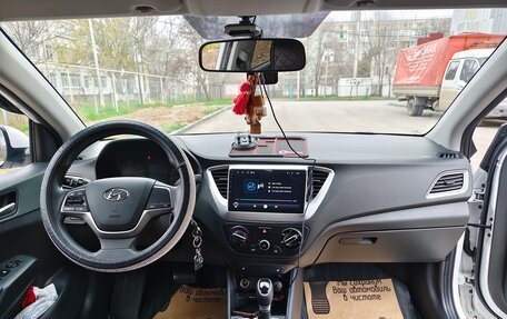 Hyundai Solaris II рестайлинг, 2021 год, 1 680 000 рублей, 3 фотография