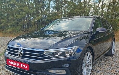 Volkswagen Passat B8 рестайлинг, 2020 год, 3 000 000 рублей, 5 фотография