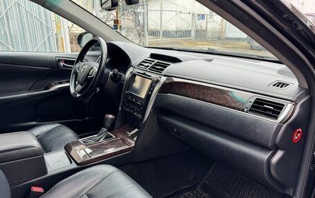 Toyota Camry, 2017 год, 2 070 000 рублей, 15 фотография