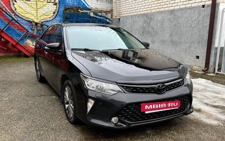Toyota Camry, 2017 год, 2 070 000 рублей, 2 фотография