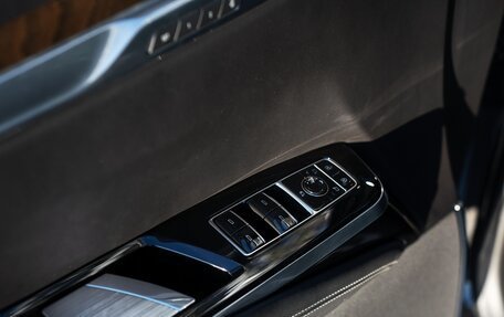 Cadillac Escalade V, 2024 год, 19 000 000 рублей, 18 фотография