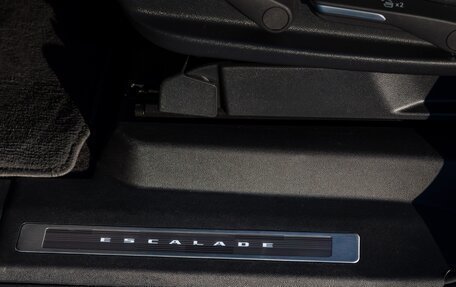 Cadillac Escalade V, 2024 год, 19 000 000 рублей, 30 фотография