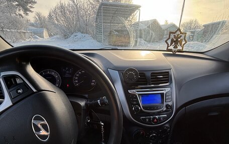 Hyundai Solaris II рестайлинг, 2014 год, 590 000 рублей, 7 фотография