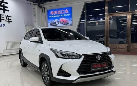 Toyota Yaris, 2022 год, 1 140 000 рублей, 3 фотография