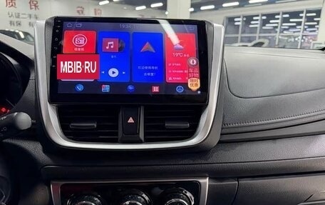 Toyota Yaris, 2022 год, 1 140 000 рублей, 10 фотография