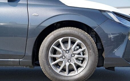 Toyota Yaris, 2025 год, 2 400 000 рублей, 11 фотография