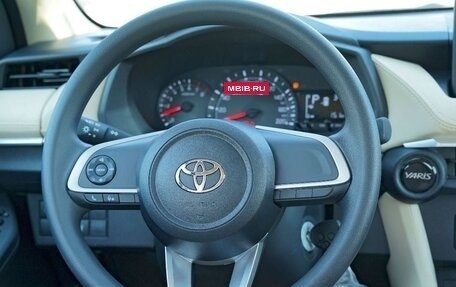 Toyota Yaris, 2025 год, 2 400 000 рублей, 10 фотография