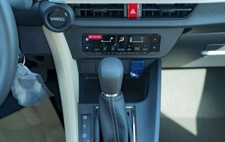 Toyota Yaris, 2025 год, 2 400 000 рублей, 14 фотография