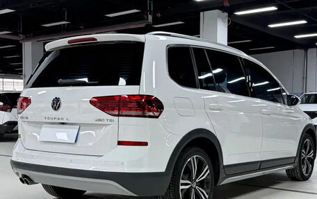 Volkswagen Touran III, 2021 год, 1 899 123 рублей, 5 фотография