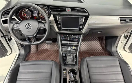 Volkswagen Touran III, 2021 год, 1 899 123 рублей, 14 фотография