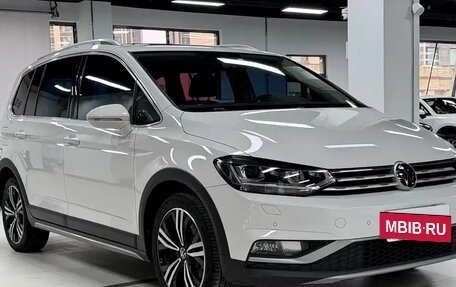 Volkswagen Touran III, 2021 год, 1 899 123 рублей, 3 фотография