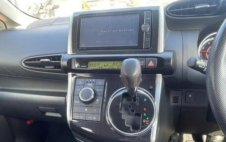 Toyota Wish II, 2013 год, 1 230 000 рублей, 18 фотография