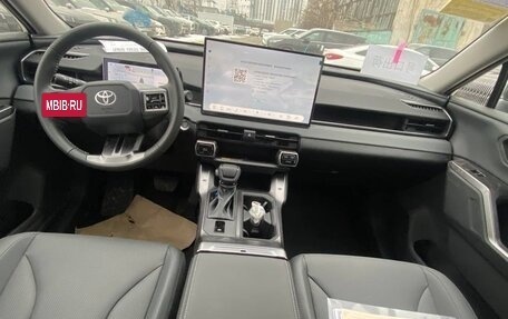 Toyota RAV4, 2025 год, 4 850 000 рублей, 11 фотография