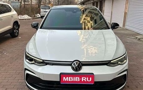Volkswagen Golf VIII, 2022 год, 1 800 000 рублей, 1 фотография