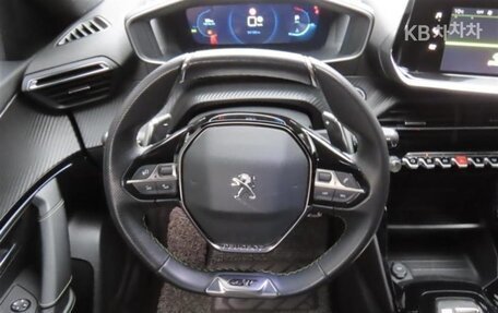 Peugeot 2008 II, 2022 год, 1 910 000 рублей, 10 фотография