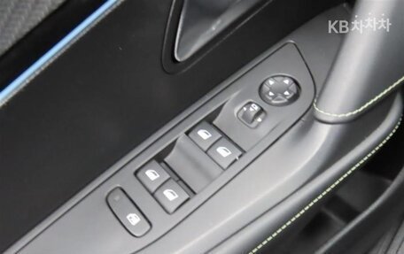 Peugeot 2008 II, 2022 год, 1 910 000 рублей, 13 фотография