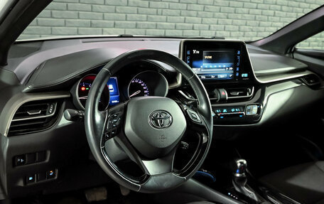 Toyota C-HR I рестайлинг, 2018 год, 2 625 000 рублей, 8 фотография