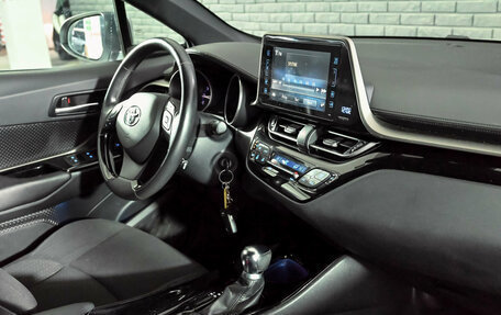 Toyota C-HR I рестайлинг, 2018 год, 2 625 000 рублей, 11 фотография