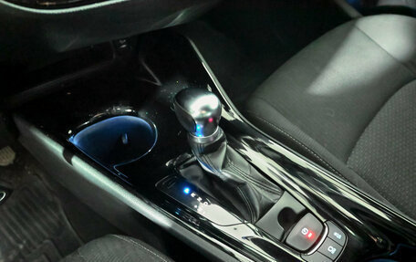 Toyota C-HR I рестайлинг, 2018 год, 2 625 000 рублей, 10 фотография