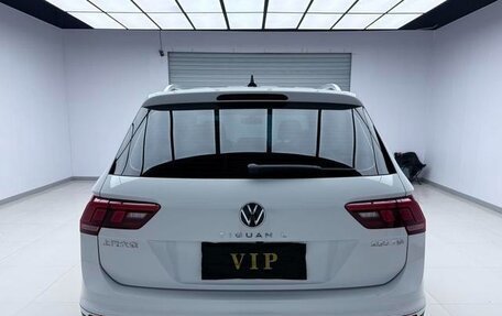 Volkswagen Tiguan II, 2023 год, 2 150 000 рублей, 5 фотография