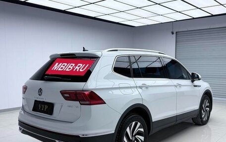 Volkswagen Tiguan II, 2023 год, 2 150 000 рублей, 6 фотография