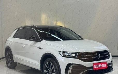 Volkswagen T-Roc I, 2022 год, 1 560 000 рублей, 1 фотография