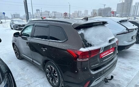 Mitsubishi Outlander III рестайлинг 3, 2021 год, 2 799 000 рублей, 3 фотография