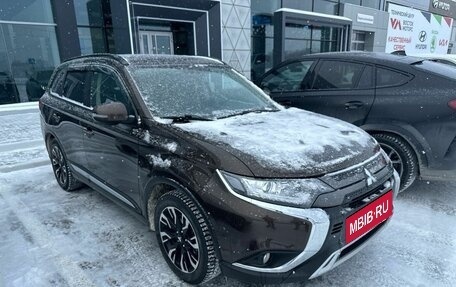 Mitsubishi Outlander III рестайлинг 3, 2021 год, 2 799 000 рублей, 2 фотография