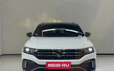 Volkswagen T-Roc I, 2022 год, 1 560 000 рублей, 2 фотография