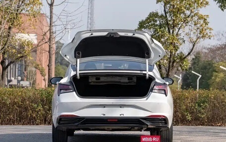 Hyundai Elantra, 2022 год, 1 100 000 рублей, 4 фотография