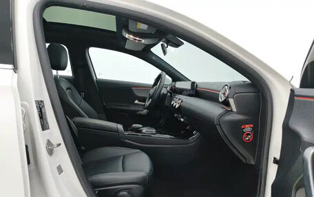 Mercedes-Benz A-Класс, 2023 год, 2 150 000 рублей, 15 фотография