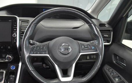 Nissan Serena IV, 2018 год, 2 150 000 рублей, 13 фотография