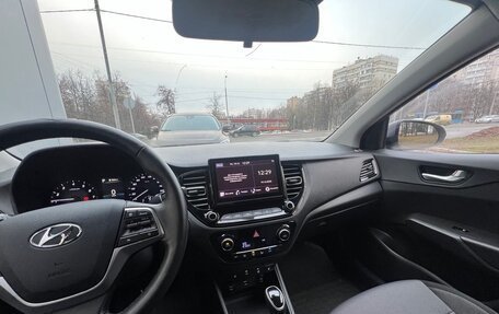 Hyundai Solaris II рестайлинг, 2021 год, 1 590 000 рублей, 8 фотография