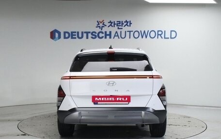 Hyundai Kona, 2023 год, 2 440 000 рублей, 14 фотография