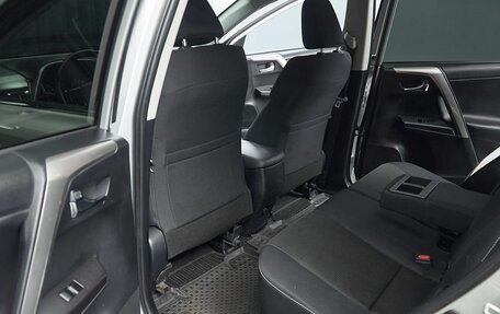 Toyota RAV4, 2017 год, 2 599 000 рублей, 13 фотография