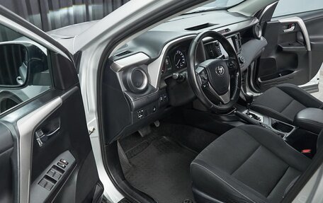 Toyota RAV4, 2017 год, 2 599 000 рублей, 9 фотография