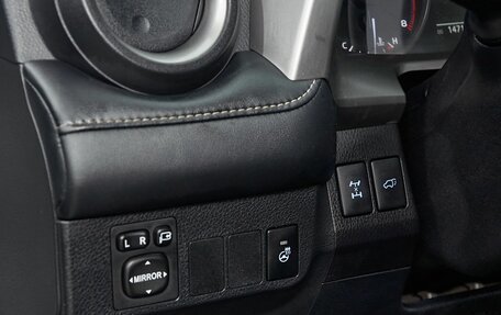 Toyota RAV4, 2017 год, 2 599 000 рублей, 11 фотография