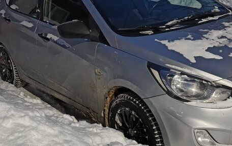 Hyundai Solaris II рестайлинг, 2012 год, 570 000 рублей, 3 фотография