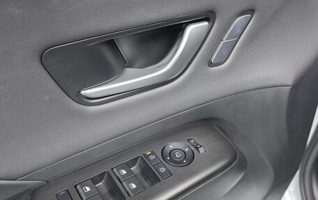 Hyundai Kona, 2023 год, 2 590 000 рублей, 11 фотография