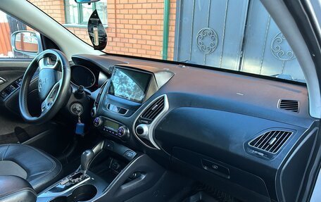 Hyundai Tucson III, 2011 год, 1 050 000 рублей, 29 фотография