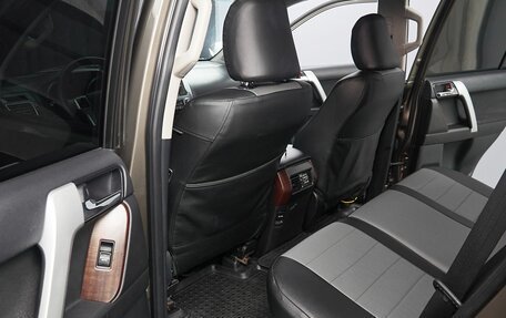 Toyota Land Cruiser Prado 150 рестайлинг 2, 2015 год, 3 700 000 рублей, 13 фотография