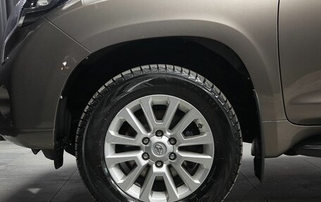 Toyota Land Cruiser Prado 150 рестайлинг 2, 2015 год, 3 700 000 рублей, 27 фотография