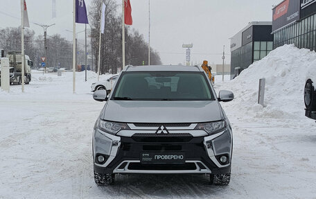 Mitsubishi Outlander III рестайлинг 3, 2021 год, 2 600 000 рублей, 2 фотография