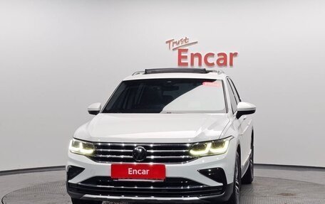 Volkswagen Tiguan II, 2022 год, 3 590 000 рублей, 2 фотография